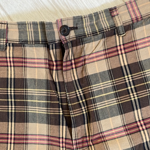 Banana Republic size 35 plaid Bermuda shorts. - Picture 2 of 4